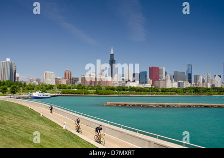 Illinois, Chicago. Il centro di vista dello skyline della citta' di Chicago dal Lago Michigan. Foto Stock
