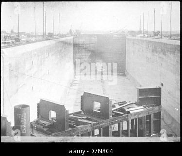 Una fotografia del 1911-1912 che mostra la costruzione di una chiusa come parte del progetto del Canale di Panama, catturata da Samuel Hildebrand e Seth Meek durante la loro spedizione di Zoologia. Foto Stock