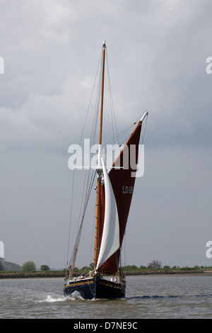 Gladys Bawley LO195 Gaff rigger . "Gladys' è una bella 85ft chiatta a vela Foto Stock