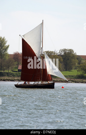 Gladys Bawley LO195 Gaff rigger . "Gladys' è una bella 85ft chiatta a vela Foto Stock