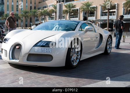 Pearlescent White Bugatti Veyron EB Sportscar Foto Stock