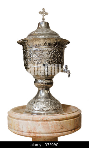 Samovar su sfondo bianco Foto Stock