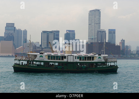 Il Traghetto Star attraversa il porto da Wan Chai per Tsim Sha Tsui Foto Stock