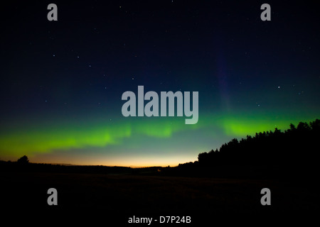 Aurora boreale visto da Lødeng nel lago Vansjø, Våler kommune, Østfold fylke, Norvegia. Vansjø è parte dell'acqua sistema chiamato Morsavassdraget. Foto Stock