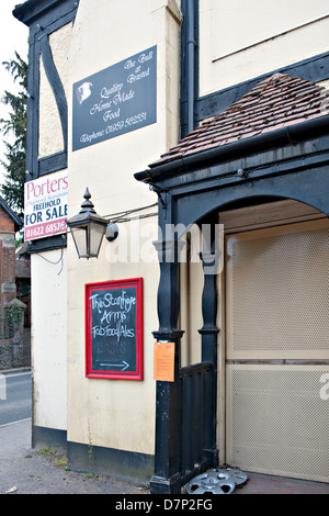 Il Bull Inn Brasted chiuse e abbandonate nel Kent, Regno Unito Foto Stock