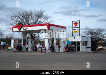 Barra di gas a Canadian Tire, Ontario, Canada Foto Stock