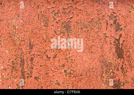 Texture metallica (superficie) con la formazione di ruggine e la vecchia vernice peeling. Orizzontale, vicino. Foto Stock