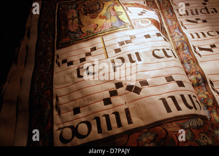 Coro medievale libro visualizzato nella Cattedrale Capilla Real di Granada Andalusia Spagna meridionale Foto Stock