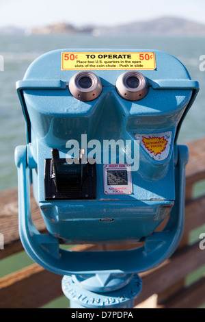 A gettone binocolo su Pier 39, San Francisco, California, Stati Uniti d'America. Foto Stock