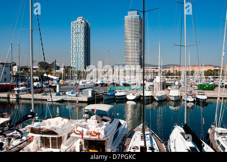 Port Olimpic Marina (Porto Olympic Marina), Barcellona, Spagna. Foto Stock