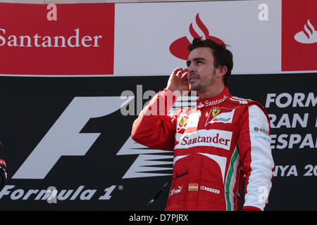 Montmelo, Spagna. Il 12 maggio 2013. gara vincitore Fernando Alonso (ESP), la Scuderia Ferrari celebra sul podio - Formula1 nel Campionato del Mondo 2013 - Round 05 al Circuito de Catalunya, Montmelo, SpainDPA/Alamy Live News Foto Stock