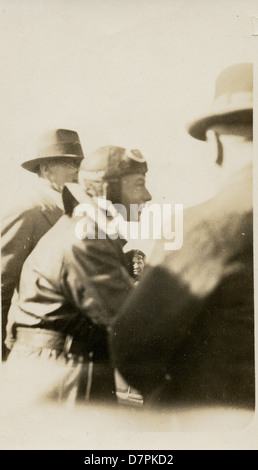 Arthur Butler, che indossa una tuta volante nel 1931, è raffigurato in questa fotografia storica. L'immagine, dalla collezione del Powerhouse Museum, mette in risalto la storia dell'aviazione e i giorni pionieristici dell'aviazione australiana. Foto Stock