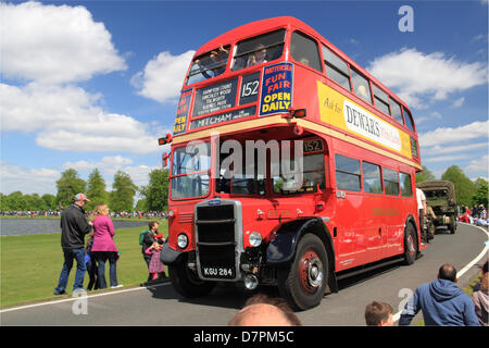 Leyland RTL (1949) autobus London Transport. Domenica delle castagne. Bushy Park, Hampton Court, Londra, Regno Unito. Domenica 12 maggio 2013. Sfilata e mostra di veicoli d'epoca e classici con attrazioni della zona fieristica e rievocazioni militari. Crediti: Ian Bottle/Alamy Live News Foto Stock