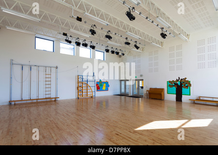 Non occupato hall della scuola Scuola Barncroft Havant Foto Stock