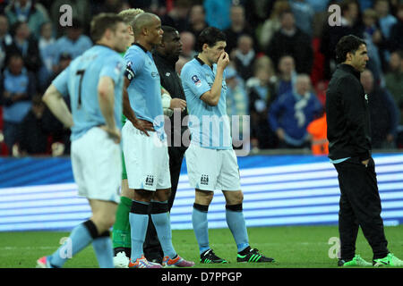 Finale di FA Cup - Manchester City v Wigan Athletic allo Stadio di Wembley, Londra, Regno Unito, 11 maggio 2013 uomo lettori della città tra cui James Milner, VIncent Kompany, Gareth Barry e Carlos Tevez, sconsolato alla fine. *Questa immagine è per il solo uso editoriale* Pic: Paolo Marriott Fotografia Foto Stock