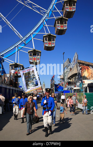 Ruota panoramica Ferris al festival della birra Oktoberfest fiera, Theresienwiese, Monaco di Baviera, Germania Foto Stock