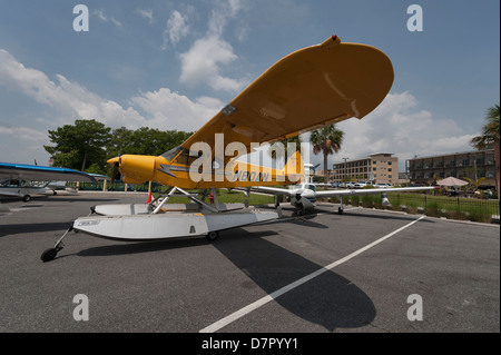 Tavares, Florida Woodlea Seaport sul Lago di Dora e la Tavares fly-in idrovolante evento Foto Stock