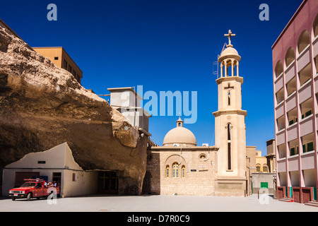 Monastero della Beata Vergine a Dirunka. Asyut è la città egiziana con la massima cristiana copta di concentrazione. Foto Stock