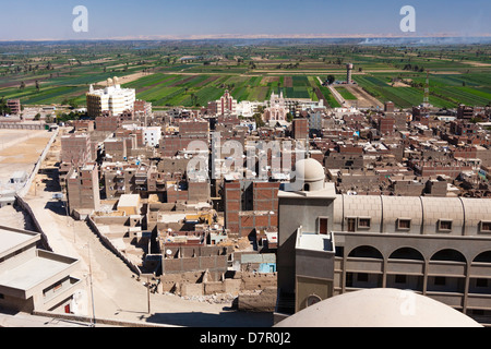 Monastero della Beata Vergine a Dirunka. Asyut è la città egiziana con la massima cristiana copta di concentrazione. Foto Stock