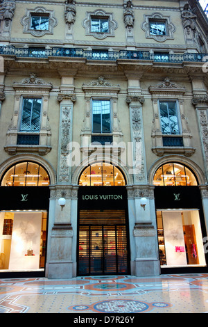 Louis Vuitton shop in Galleria Vittorio Emanuele 11 Milano Foto Stock