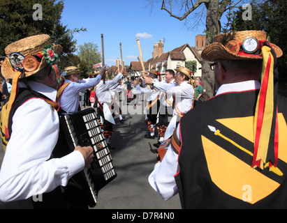 Morris ballerine alla annuale festa di compleanno di Shakespeare Memorial Parade a Stratford upon Avon. Foto Stock