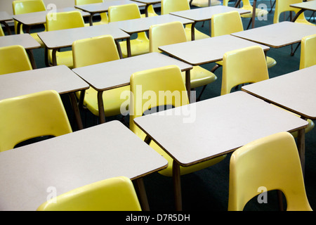 Alta scuola scrivanie Foto Stock