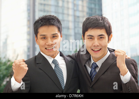 Ritratto di due imprenditori il tifo Foto Stock