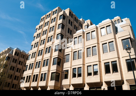 Edificio per uffici a 90 Long Acre, Covent Garden di Londra, Regno Unito Foto Stock