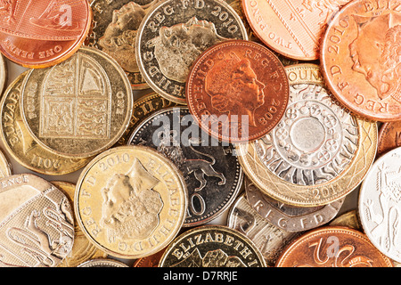 Misto delle monete in inglese tra cui libbre e pence Foto Stock