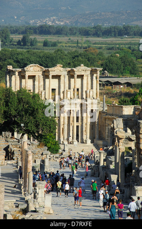 Efeso (EFESUS, EFES), Turchia. Modo Curetes e la Biblioteca di Celso. 2011. Foto Stock