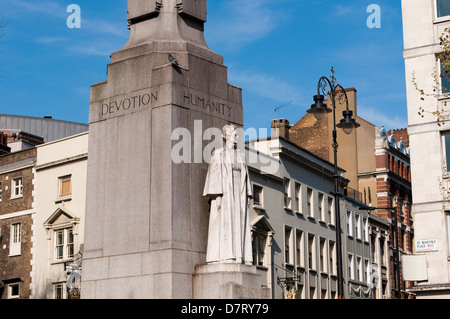 Edith Cavell monumento in Charing Cross Road, Londra, Regno Unito Foto Stock