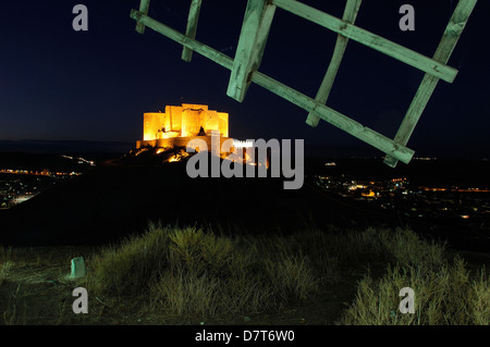 Consuegra, mulini a vento e Caballeros de San Juan de Jerusaln Castello, provincia di Toledo, itinerario di Don Chisciotte, Castilla-La Mancha, S Foto Stock