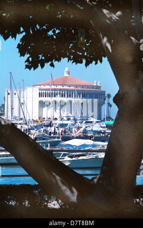 Avalon e Casino incorniciato nella struttura Santa Catalina Island California, Catalina 22 miglia a sud-ovest di Los Angeles in California, casinò Foto Stock