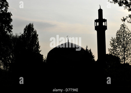 Una vista del centro di Londra moschea da Regent's Park, Regno Unito. Foto Stock