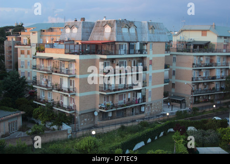 Edificio sobborgo di appartamento in Roma, Italia Foto Stock