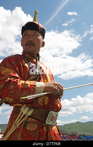 Tiro con l'arco concorrenza durante il più grande festival in mongolia Naadam caaled Foto Stock