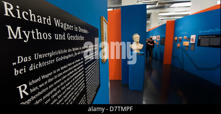 Numerosi pezzi sono messi in mostra presso la "Richard Wagner a Dresda' mostra presso Stadtmuseum di Dresda, in Germania, il 26 aprile 2013. Vari eventi in Germania celebra il compositore duecentesimo compleanno. Foto: Arno Burgi Foto Stock