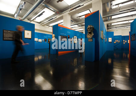 Numerosi pezzi sono messi in mostra presso la "Richard Wagner a Dresda' mostra presso Stadtmuseum di Dresda, in Germania, il 26 aprile 2013. Vari eventi in Germania celebra il compositore duecentesimo compleanno. Foto: Arno Burgi Foto Stock