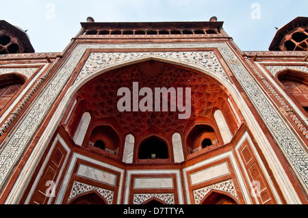 Grande Gateway al Taj Mahal di Agra, India Foto Stock