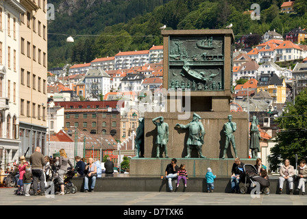 I marinai' monumento, in Torgallmeningen, Bergen, Norvegia Scandinavia Foto Stock