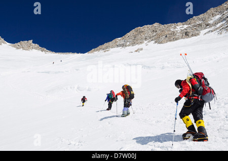 Escursione di alpinismo sul Monte McKinley, 6194m, Parco Nazionale di Denali, Alaska, STATI UNITI D'AMERICA Foto Stock