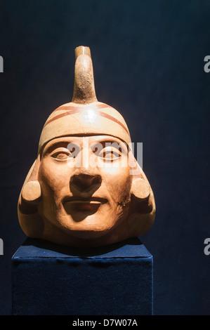 Precolombiana terraglie nel museo di archeologia, Trujillo, Perù, Sud America Foto Stock