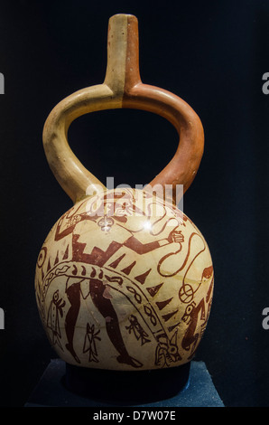 Precolombiana terraglie nel museo di archeologia, Trujillo, Perù, Sud America Foto Stock