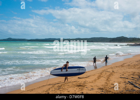 Surfer il Luquillo Beach, Puerto Rico, West Indies, dei Caraibi Foto Stock