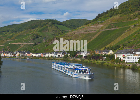 Fiume nave da crociera sul fiume Moselle, Germania Foto Stock