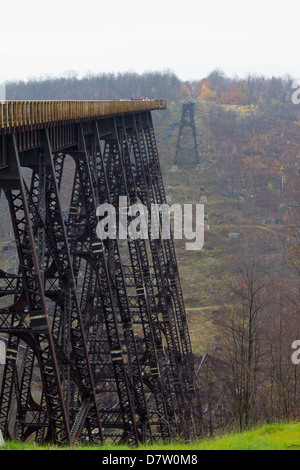 Ponte Kinzua Skywalk a ponte Kinzua parco dello stato sotto la pioggia Foto Stock