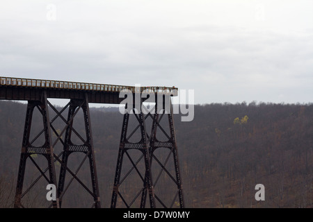 Ponte Kinzua Skywalk a ponte Kinzua parco dello stato sotto la pioggia Foto Stock