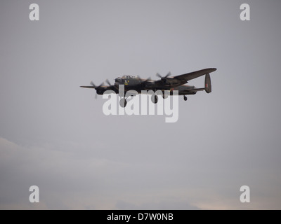 Bombardiere Lancaster parte del Battle of Britain memorial flight basato a R.A.F. Conningsby, Lincolnshire. Foto Stock