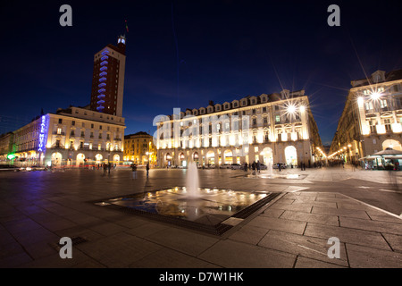 Piazza Castello, la piazza principale di Torino, circondato da Palazzo Madama e Palazzo Reale di Torino, Piemonte, Italia Foto Stock