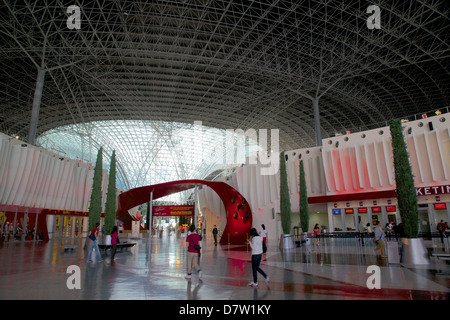 Ingresso, Ferrari World, Yas Island, Abu Dhabi, Emirati Arabi Uniti, Medio Oriente Foto Stock